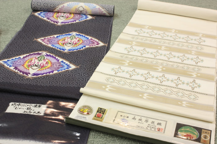南風原花織と知念紅型のなごや帯。