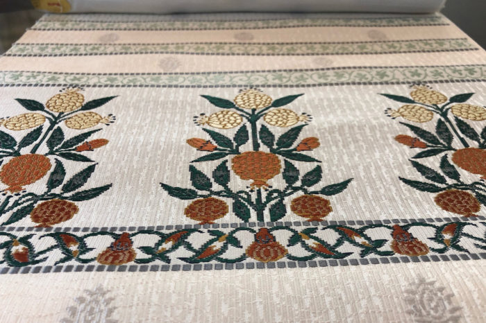 問屋が担いで来た白い帯