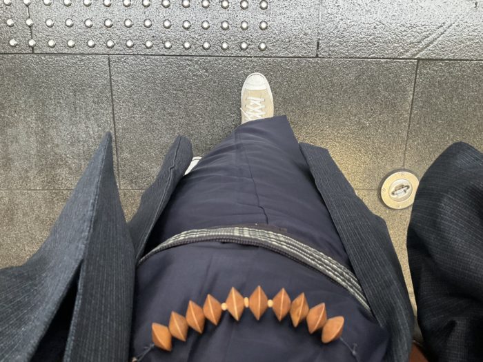 天然藍染めの大島紬に藍色の紬の羽織。