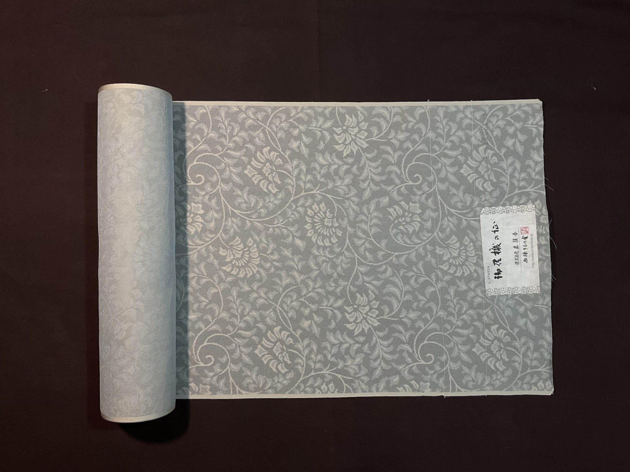 京都は西陣御召の名門「秦流舎」の紋紗で単衣の羽織。