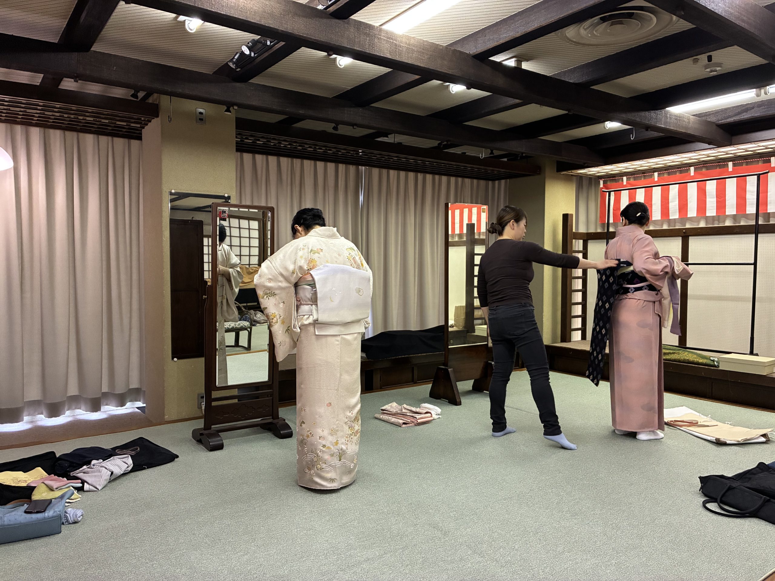 久々のレッスンに気合が入る女将と優等生おふたり。