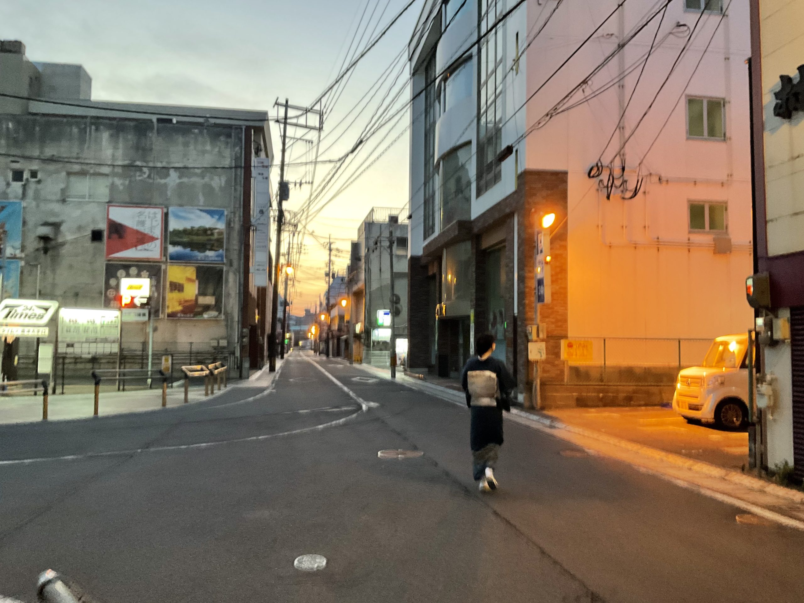 夜が明け出した6時頃に着付を終えてお帰りになるお客様。