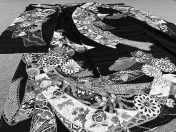 再来年のお支度を済ませた姫君の振袖。