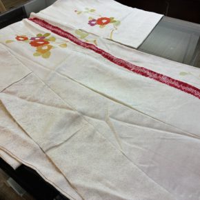 箪笥を肥やす畳みシワ。